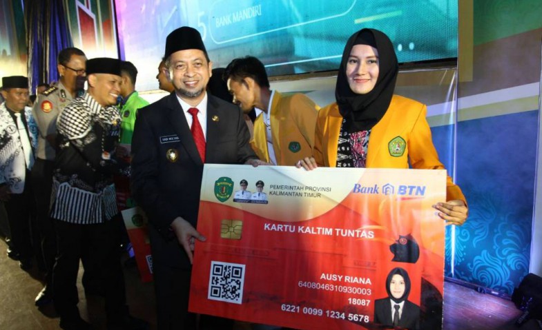 Pertama di Indonesia, Pemprov Kaltim Launching Program Digitalisasi Pendidikan dan Salurkan Beasiswa Kaltim Tuntas