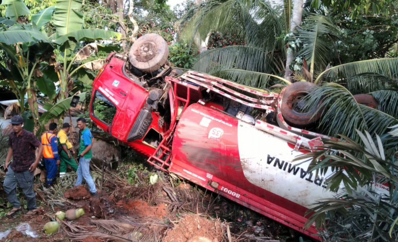 Rem Blong, Mobil Tangki Pertamina Masuk Jurang di Jalan Poros Samarinda - Bontang