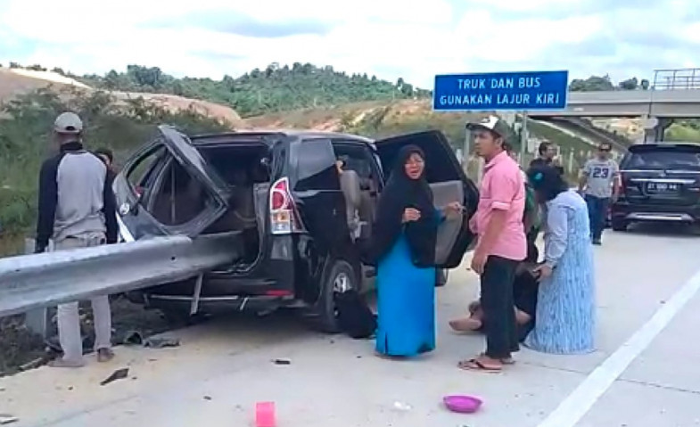 Kecelakaan di Tol Balikpapan-Samarinda, 8 Penumpang Dilarikan ke Rumah Sakit