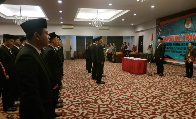 Hadapi Pilkada Kukar, Ketua KPU Lantik 90 Personil PPK