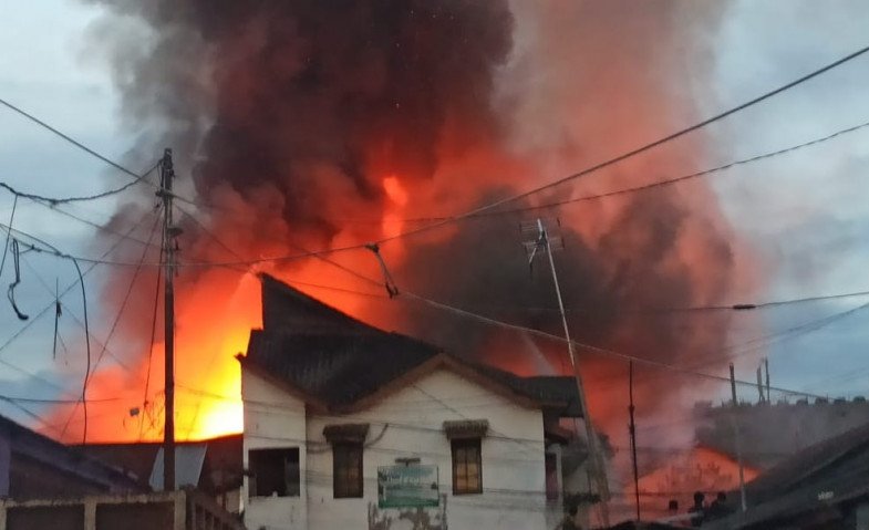 15 Bangunan di Pasar Segiri Habis Dilahap Api, Diduga Akibat Kompor Meledak