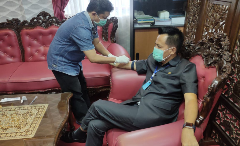Ketua DPRD Samarinda Jalani Rapid Test Covid-19, Hasilnya Negatif