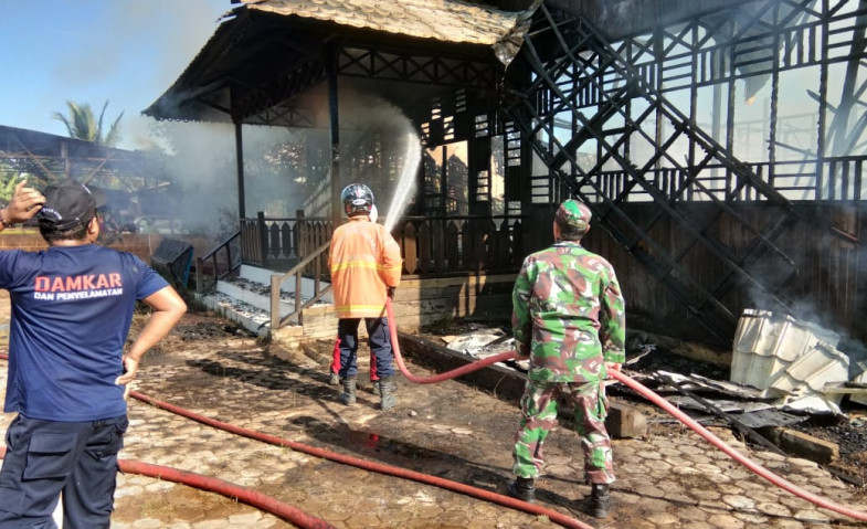 Diduga Milik Wakil Ketua DPD RI, Rumah Joglo Habis Terbakar, Kerugian Capai Ratusan Juta Rupiah