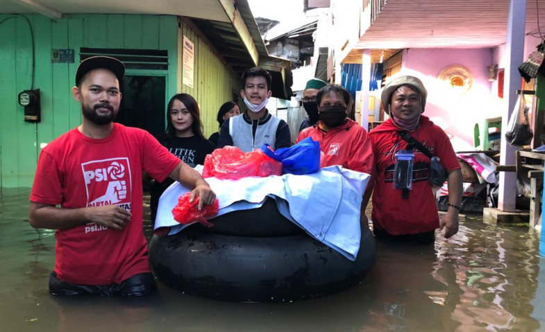 Ini Cara PSI Tunjukkan Solidaritasnya Kepada Warga Terdampak Banjir di Samarinda