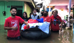 Ini Cara PSI Tunjukkan Solidaritasnya Kepada Warga Terdampak Banjir di Samarinda