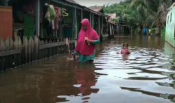 Cerita Warga Terdampak Banjir di Samarinda, Rela Bertahan di Rumah Meski Hanya Makan Mie Instan