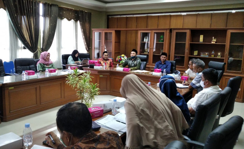 DPRD Kukar Minta Kontraktor Selesaikan Perawatan Gedung SMPN 1 Tenggarong