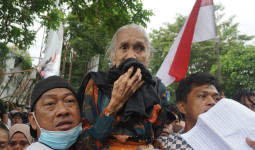 Nenek Usia 120 Tahun di Samarinda Ikut Aksi Tolak Pembongkaran Rumah Warga di Bantaran SKM
