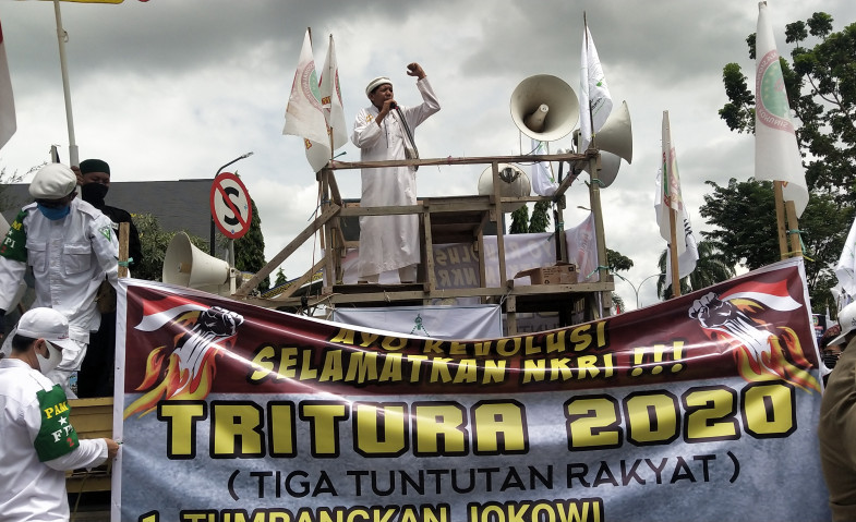 Tolak UU Ciptaker, Anak NKRI Kaltim Kepung Kantor Gubernur