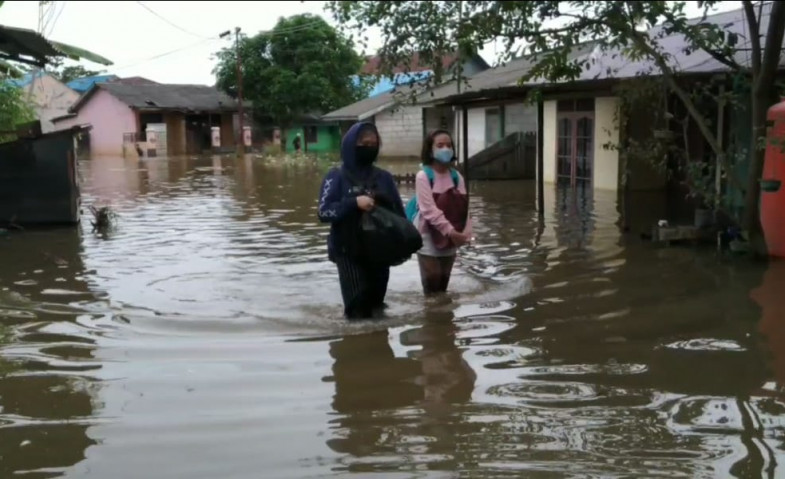 Ratusan Rumah di Samarinda Terendam Banjir, Warga yang Bertahan Dirikan Rumah Panggung