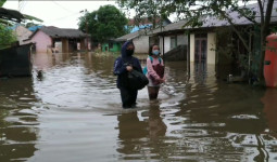 Ratusan Rumah di Samarinda Terendam Banjir, Warga yang Bertahan Dirikan Rumah Panggung