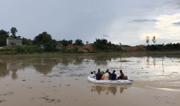 Wakil Bupati Kukar Tinjau Normalisasi Sungai Merdeka di Samboja, Warga Minta Dilanjutkan