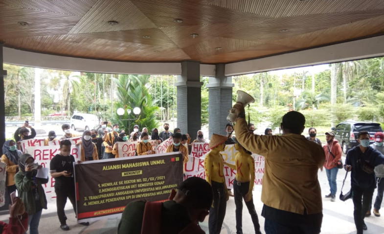Tuntut UKT Gratis, Puluhan Mahasiswa Kepung Rektorat Unmul, Begini Hasilnya