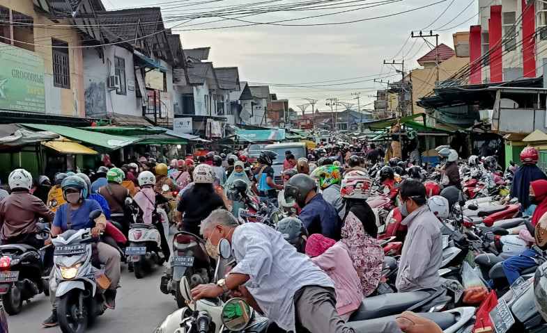 'Lockdown' Sabtu-Minggu, Pusat Perbelanjaan di Samarinda Malah Diserbu Warga, Panic Buying?