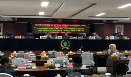 Anggota DPRD Kaltim Serahkan Hasil Reses di Rapat Paripurna