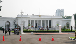 Breaking News: Perempuan Tak Beridentitas Terobos Istana Negara Bawa Senjata Api