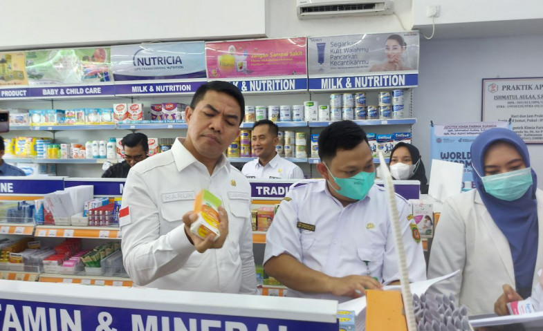 Sidak Apotek di Samarinda, Wali Kota Andi Harun Temukan Obat Sirup yang Dilarang Kemenkes RI