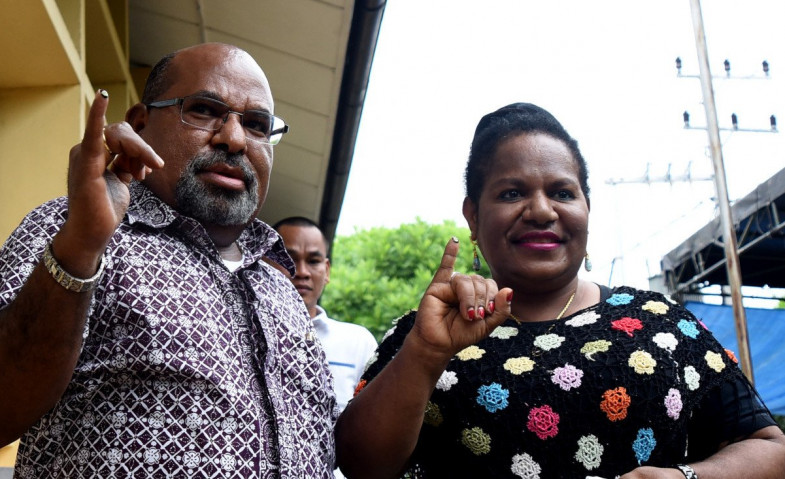 Tidak Datang, KPK Blokir Rekening Pribadi Istri Gubernur Papua Lukas Enembe