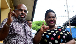Tidak Datang, KPK Blokir Rekening Pribadi Istri Gubernur Papua Lukas Enembe