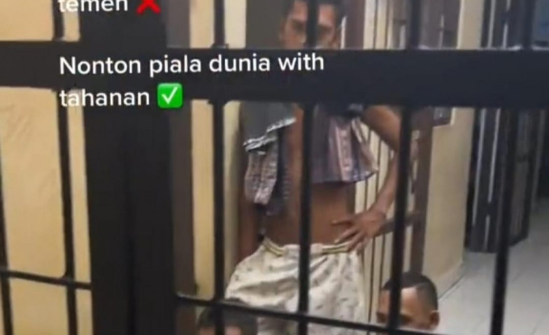 Beredar Video Polisi Ajak Tahanan Nobar Piala Dunia di Penjara, Netizen: Memanusiakan Manusia
