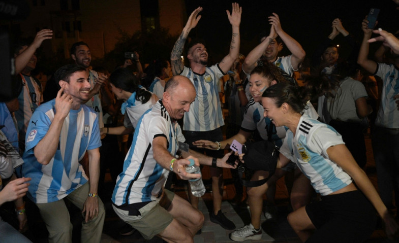 Demi Dukung Lionel Messi, Fans Argentina Rela Berhutang Rp 125 Juta Dengan Orang Tua