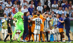 Argentina vs Belanda Penuh Drama, Messi Ribut dengan Louis van Gaal, 18 Pelanggaran Dalam Satu Pertandingan