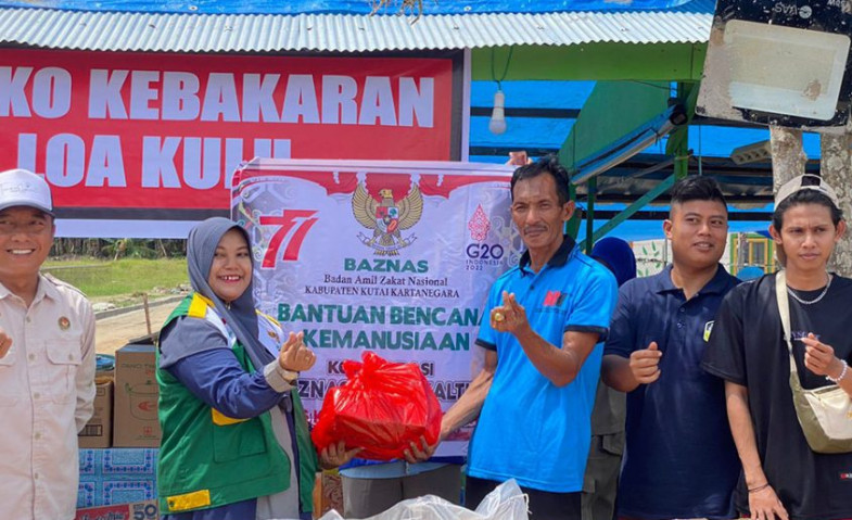 BAZNAS Kukar Salurkan Bantuan Untuk Korban Kebakaran di Desa Loa Kulu Kota