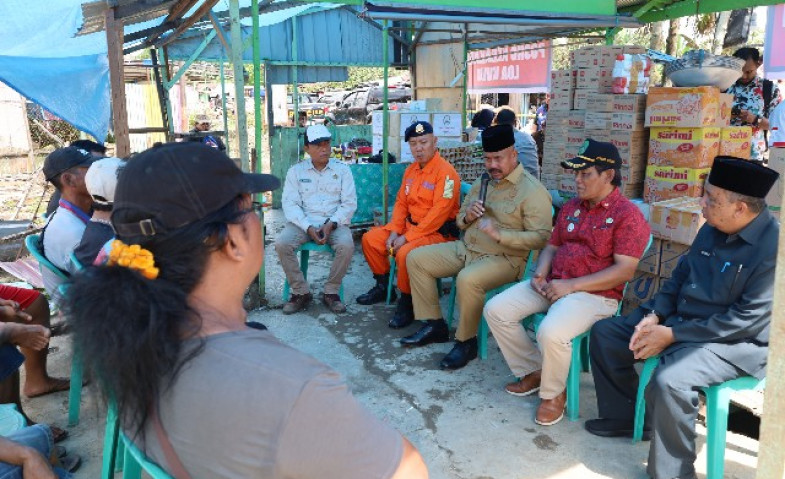 Bupati Edi Damansyah Serahkan Bantuan Korban Kebakaran Loa Kulu