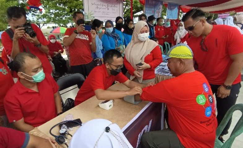 Peringati Hari Kesehatan Nasional, Bupati Edi Damansyah Apresiasi Jasa Tenaga Kesehatan