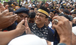 Sekre NasDem Aceh Dilempar Kaos Kaki dan Telor Busuk saat Anies Baswedan Berkunjung