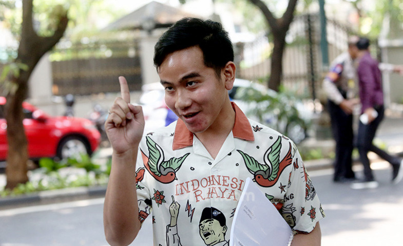 Cak Nun Sebut Jokowi Firaun, Jawaban Bijak Anak Jokowi Gibran Rakabuming: Gak Usah Dikit-dikit Lapor Polisi, Kayak Gak Ada Kerjaan Aja