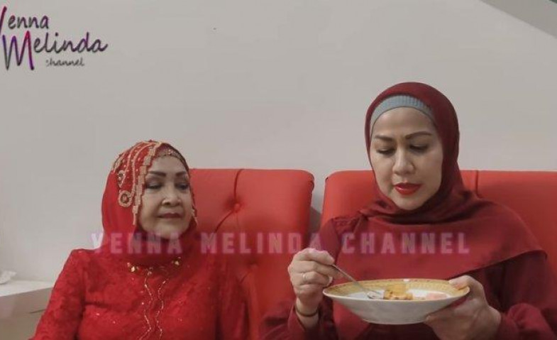 Ngaku Tulang Rusuk Retak, Venna Melinda Terbang ke Surabaya Sendirian
