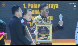 Wali Kota Samarinda Andi Harun Terima Penghargaan Realisasi Pendapatan Daerah Tertinggi dari Mendagri