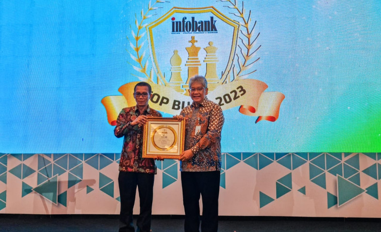bank bjb Raih Predikat Top BUMD 2023 dan Golden Award dari Infobank
