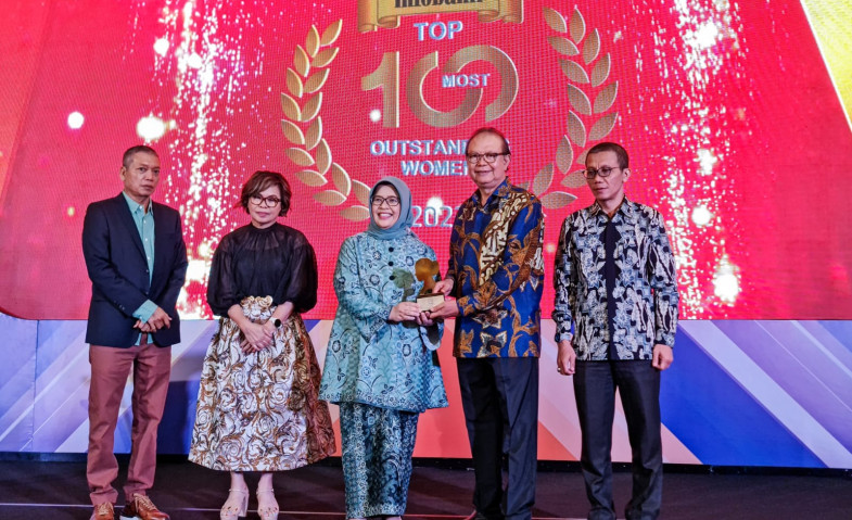 Direksi bank bjb Raih Predikat Top 100 Outstanding Women Recognition 2023