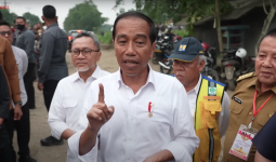 Jokowi Cek Jalan Rusak di Lampung, Warga: Kapok, Kebakaran Jenggot!