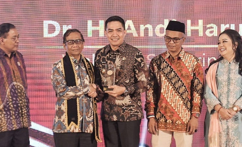 Wali Kota Samarinda Andi Harun Raih Penghargaan Anugerah Tinarbuka 2023