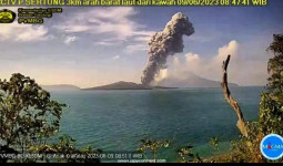 Anak Krakatau Erupsi Dua Kali Hanya Dalam Satu Jam, Muntahkan Abu Vulkanik Setinggi 3 Km