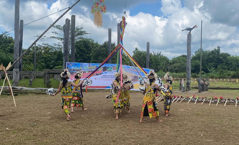 Dayak Kenyah Dusun Rindang Benua Kutim Menggelar Acara Adat Bangen Lepek Majeu