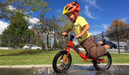 Lebih Lengkap Tentang Manfaat Balance Bike Bagi Perkembangan Motorik Anak