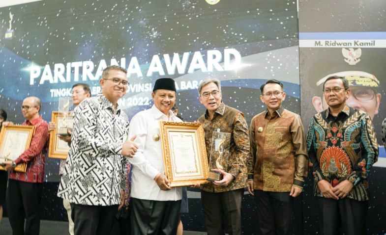 Optimalkan Jamsostek, bank bjb Raih Paritrana Award 2022 Tingkat Provinsi Jawa Barat