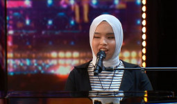Penyanyi Tunanetra asal Indonesia Berprestasi di America's Got Talent yang Bikin Terharu, Putri Ariani Dapat Golden Buzzer