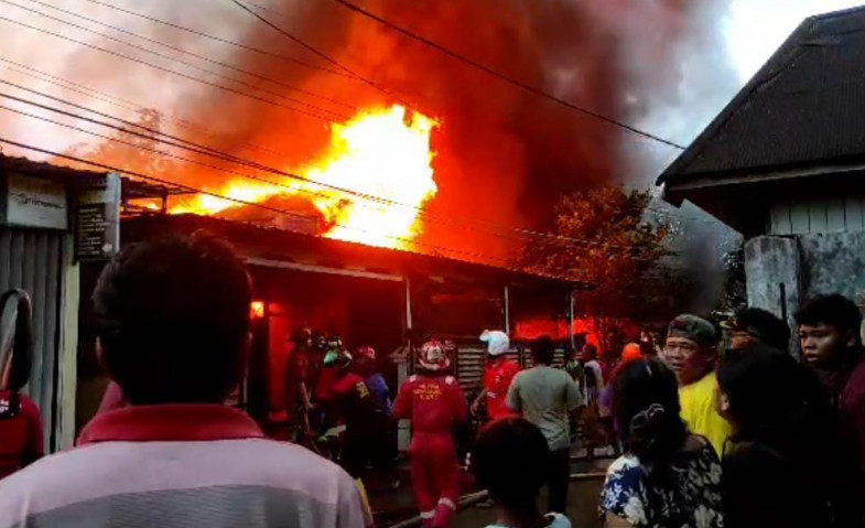 Tiga Rumah di Jalan M Said Samarinda Terbakar di Pagi Buta, Ini Penyebabnya