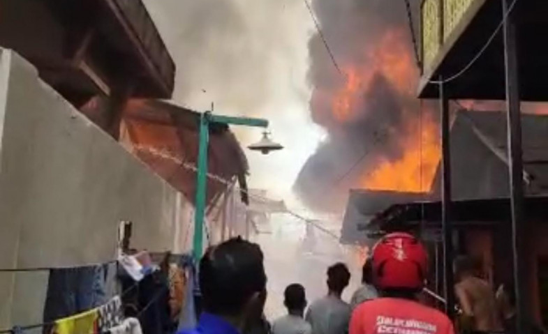 9 Bangunan Hangus Terbakar di Jalan Pemuda