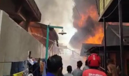 9 Bangunan Hangus Terbakar di Jalan Pemuda