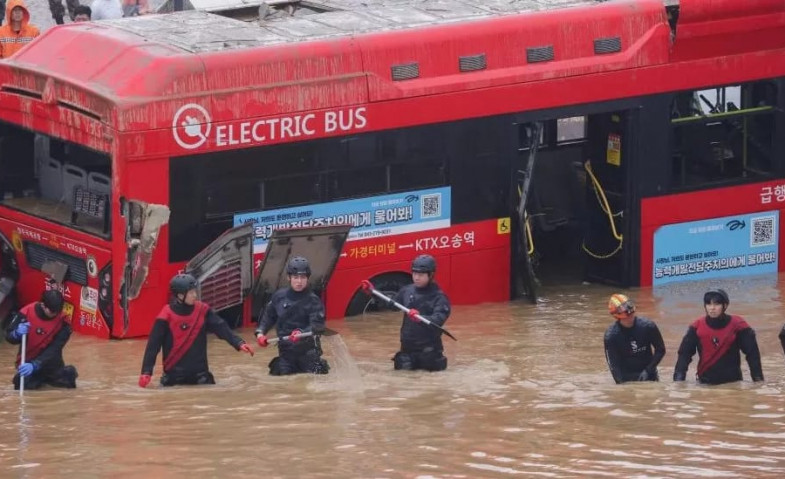 Longsor dan Banjir di Korea Selatan, Petugas Temukan Korban Tewas dalam Bus Terjebak di Terowongan