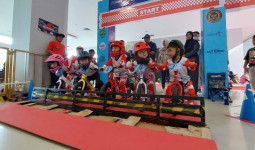Puluhan Anak Beradu Cepat dengan Sepeda Tanpa Pedal di Mini Race Kaltim Fest