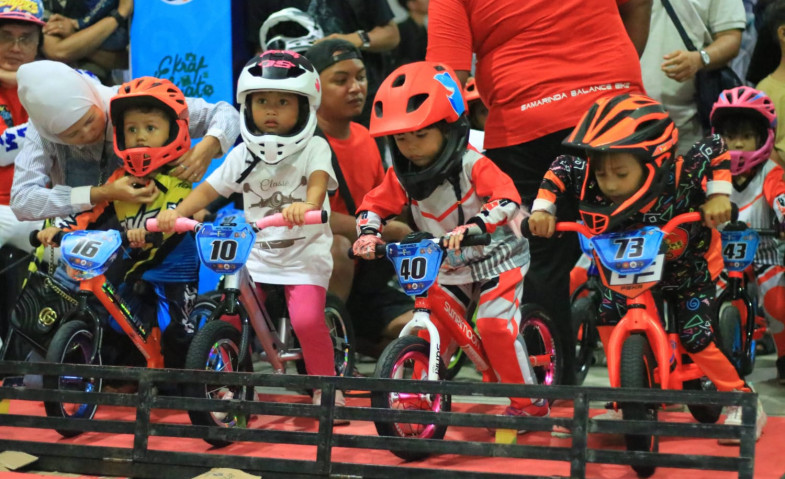 Serunya Mini Race Balance Bike Kaltim Fest di Samarinda Convention Hall