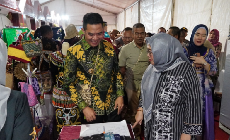 Wali Kota Andi Harun Buka Samarinda Street Food Festival X Dekranasda Samarinda Craft