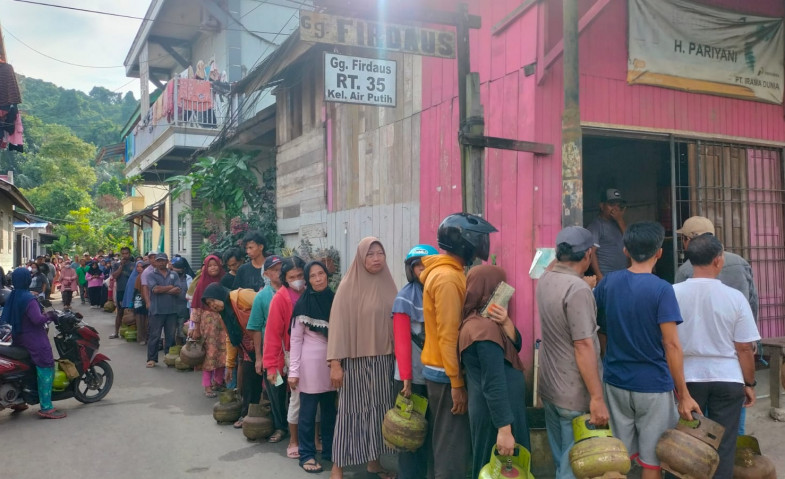 Warga Samarinda Kesulitan Peroleh Tabung Gas 3Kg, Rela Keliling Agen Sampai Warung